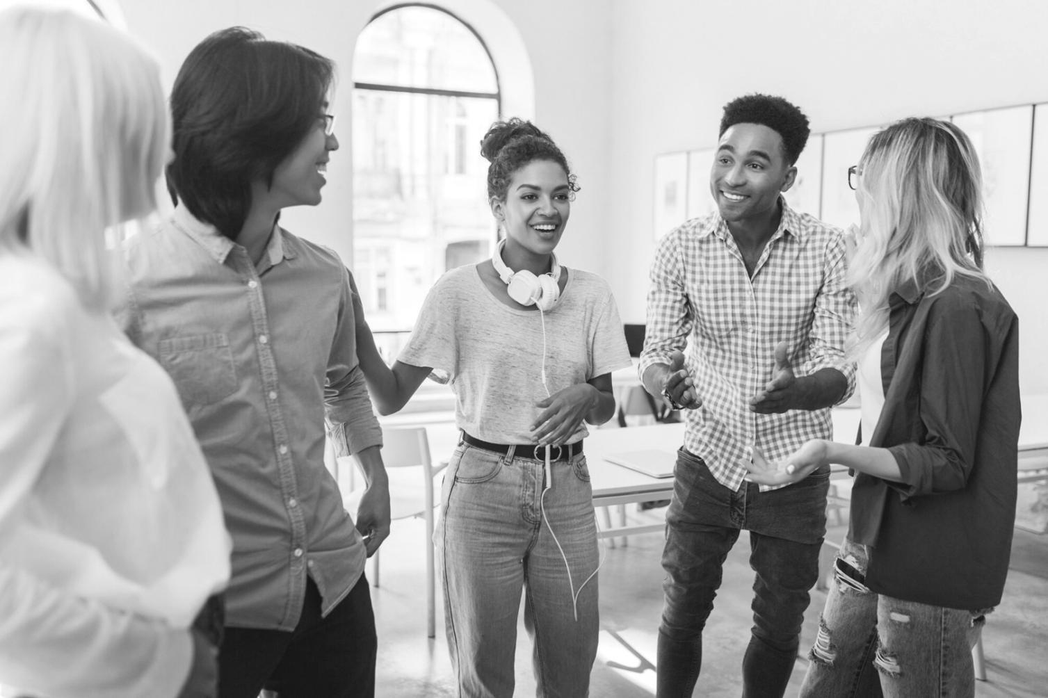 Finanzexperten bei der Marktanalyse